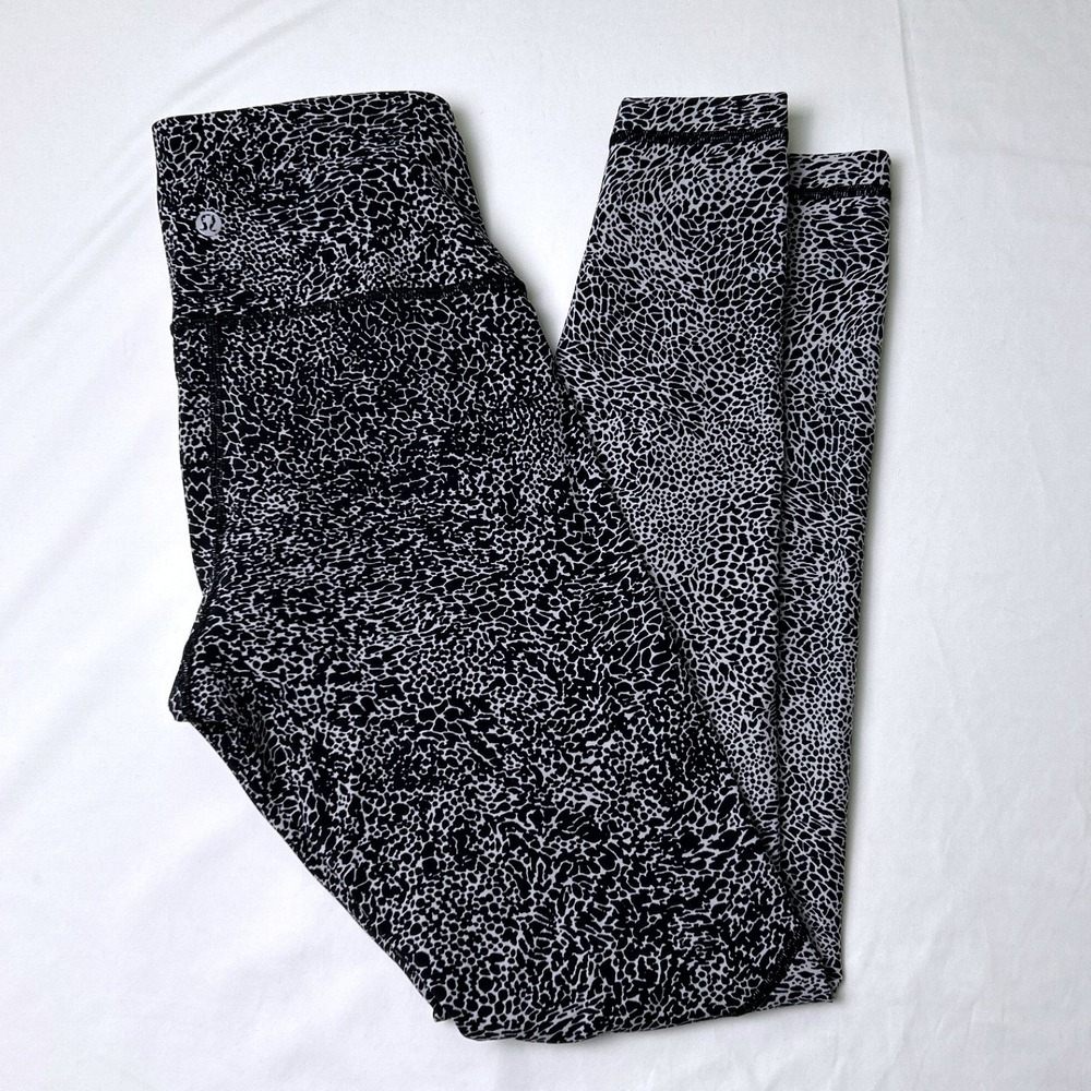Lululemon Womens Wunder Under High Rise Animal Print Leggings Size 6 Black White